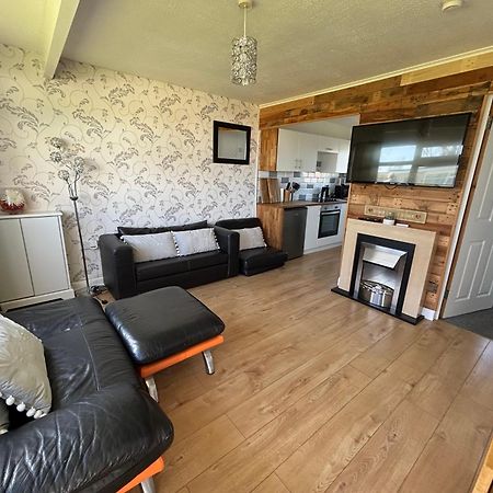 Signature, Scratby - Two Bed Chalet, Sleeps 7, Free Wi-Fi, Bed Linen And Towels Included, Pets Welcome And Onsite Entertainment Available Екстер'єр фото