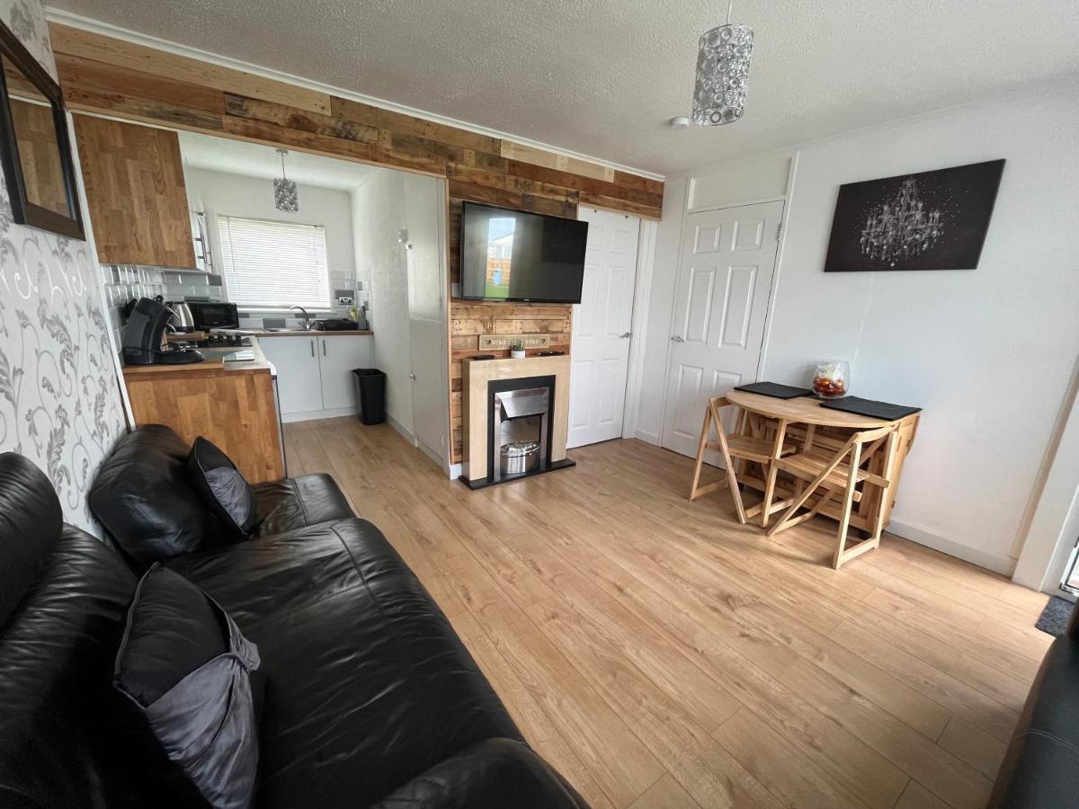 Signature, Scratby - Two Bed Chalet, Sleeps 7, Free Wi-Fi, Bed Linen And Towels Included, Pets Welcome And Onsite Entertainment Available Екстер'єр фото