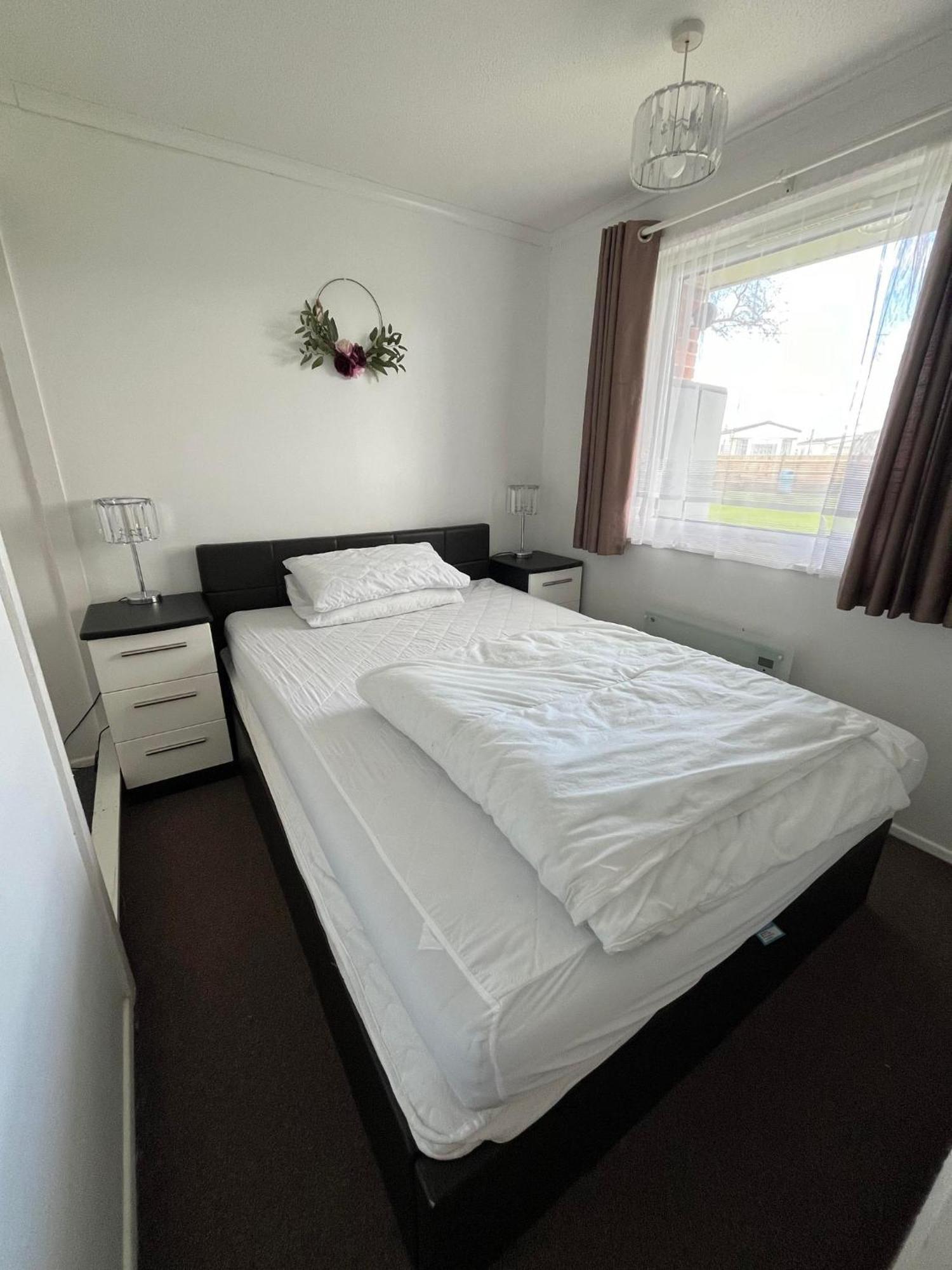 Signature, Scratby - Two Bed Chalet, Sleeps 7, Free Wi-Fi, Bed Linen And Towels Included, Pets Welcome And Onsite Entertainment Available Екстер'єр фото