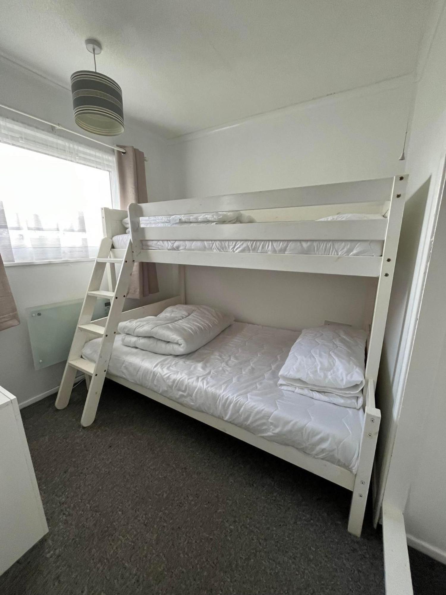 Signature, Scratby - Two Bed Chalet, Sleeps 7, Free Wi-Fi, Bed Linen And Towels Included, Pets Welcome And Onsite Entertainment Available Екстер'єр фото