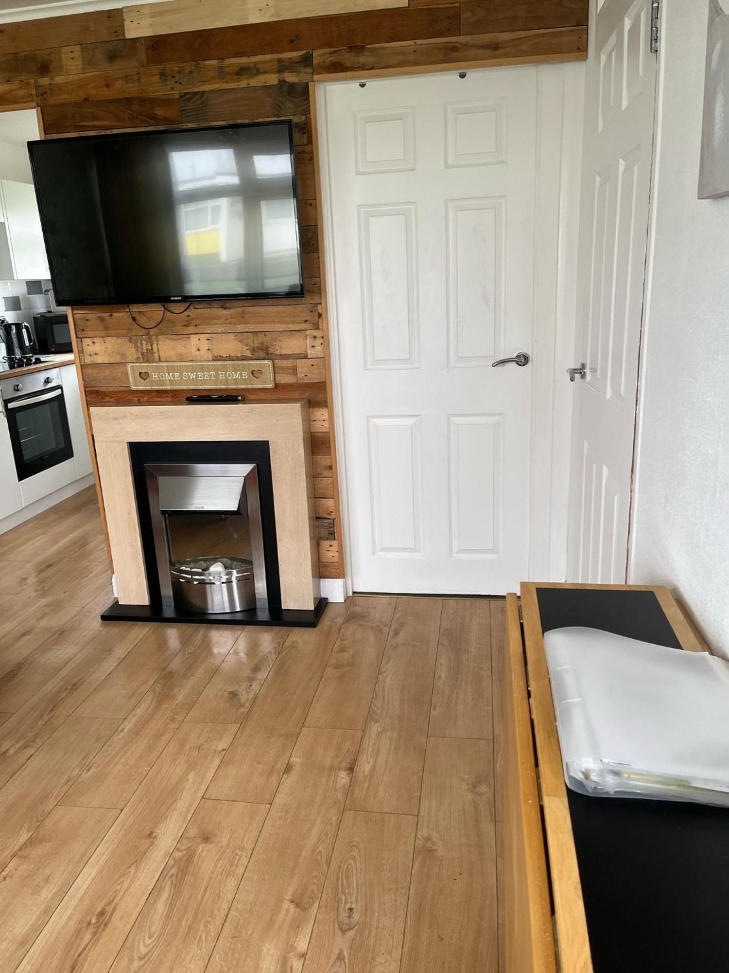 Signature, Scratby - Two Bed Chalet, Sleeps 7, Free Wi-Fi, Bed Linen And Towels Included, Pets Welcome And Onsite Entertainment Available Екстер'єр фото