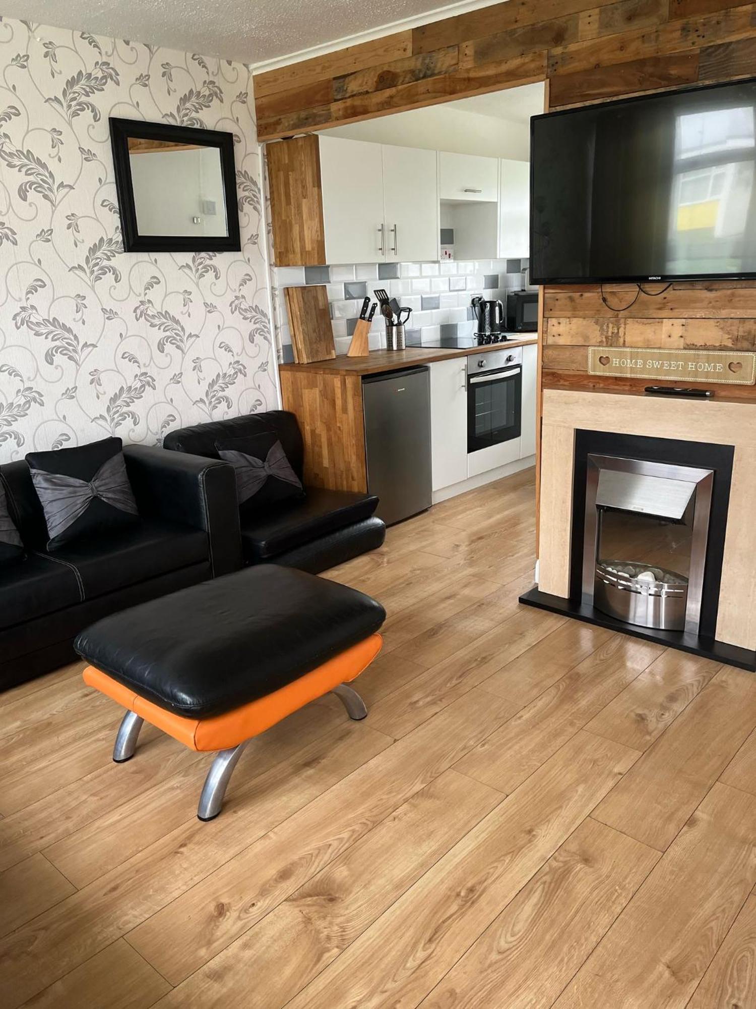 Signature, Scratby - Two Bed Chalet, Sleeps 7, Free Wi-Fi, Bed Linen And Towels Included, Pets Welcome And Onsite Entertainment Available Екстер'єр фото