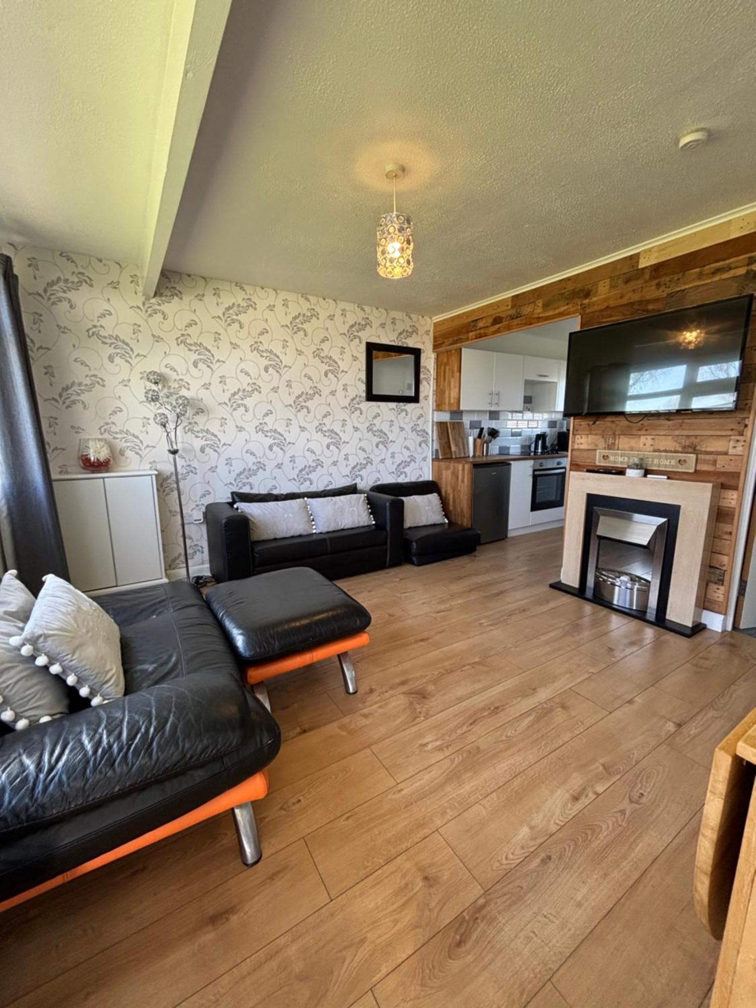 Signature, Scratby - Two Bed Chalet, Sleeps 7, Free Wi-Fi, Bed Linen And Towels Included, Pets Welcome And Onsite Entertainment Available Екстер'єр фото